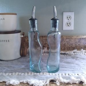 Puzzle shaped oil and vinegar bottle set